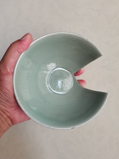古玩陶瓷龍泉青瓷刻仰蓮紋碗拍賣,當前價格1200元