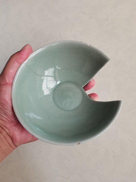 古玩陶瓷龍泉青瓷刻仰蓮紋碗拍賣,當前價格1200元