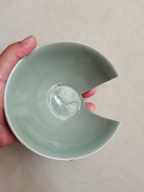 古玩陶瓷龍泉青瓷刻仰蓮紋碗拍賣,當前價格1200元
