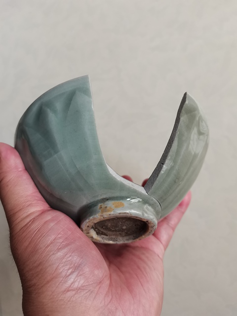 古玩陶瓷龍泉青瓷刻仰蓮紋碗拍賣,當前價格1200元