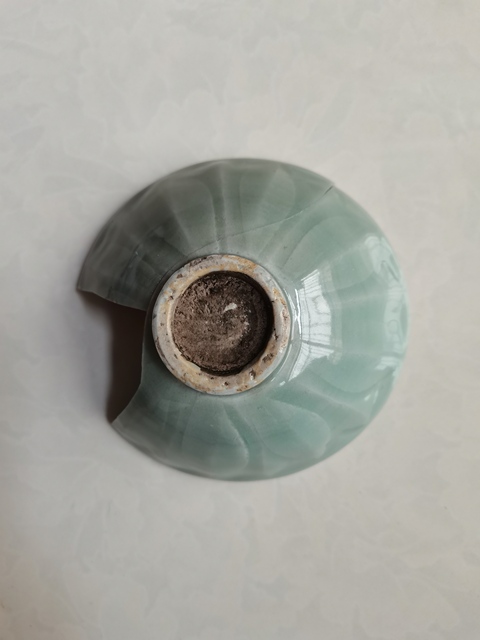 古玩陶瓷龍泉青瓷刻仰蓮紋碗拍賣,當前價格1200元