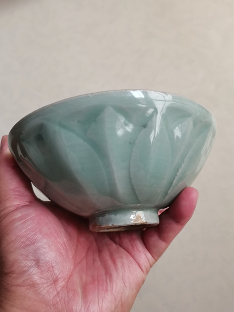 古玩陶瓷龍泉青瓷刻仰蓮紋碗拍賣,當前價格1200元