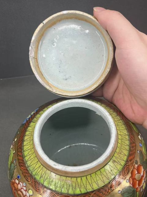 古玩陶瓷青花加彩蓋罐真品鑒賞圖