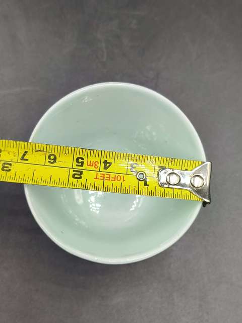 古玩陶瓷花蝶紋粉彩杯真品鑒賞圖