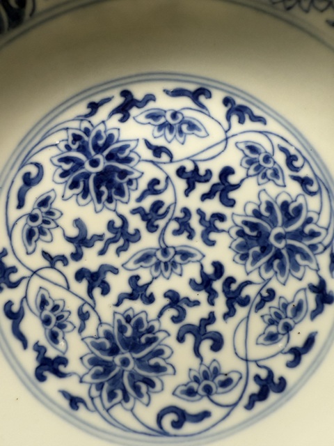古玩陶瓷清同治 青花纏枝蓮紋盤真品鑒賞圖