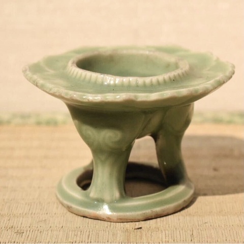 古玩陶瓷青釉三足香薰真品鑒賞圖