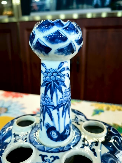古玩陶瓷清代中晚期青花龍紋五管瓶。真品鑒賞圖
