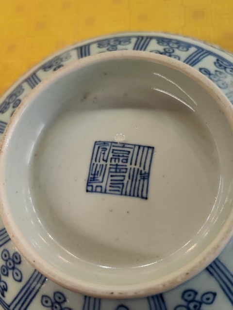 古玩陶瓷清代嘉慶時期清淡描青花大碗。真品鑒賞圖