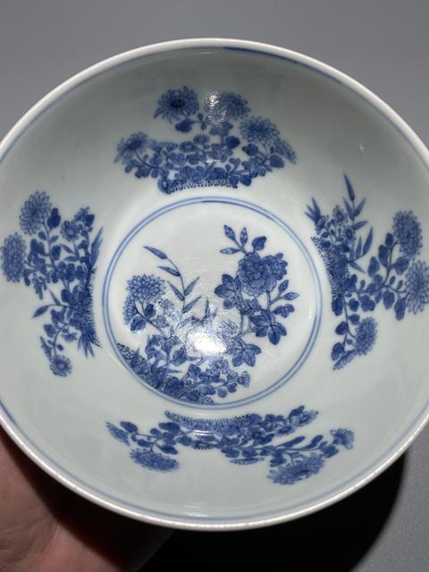 古玩陶瓷外粉彩魚藻紋內(nèi)青花花卉紋碗真品鑒賞圖