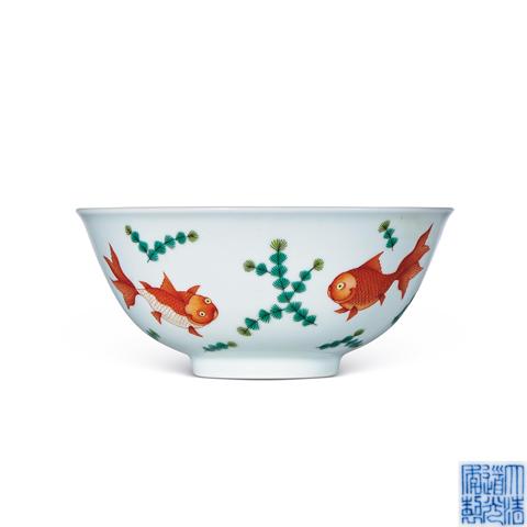 古玩陶瓷外粉彩魚藻紋內(nèi)青花花卉紋碗真品鑒賞圖