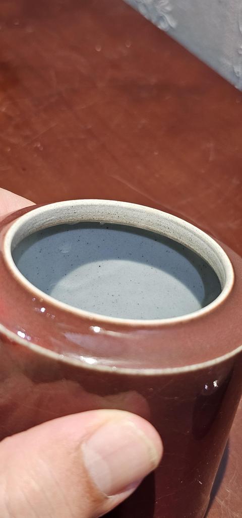 古玩陶瓷紅釉罐真品鑒賞圖