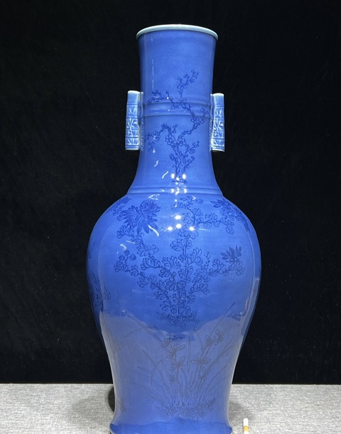 古玩陶瓷藍上藍貫耳瓶真品鑒賞圖