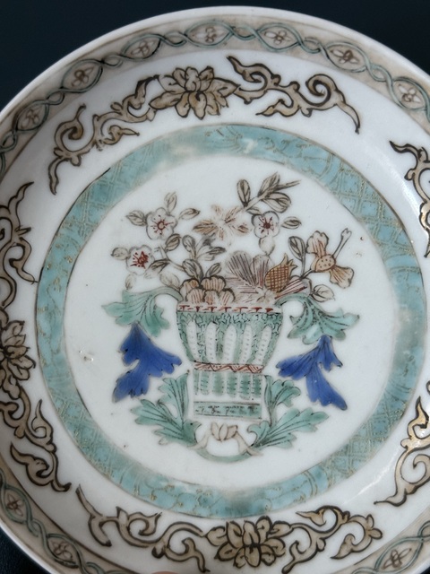 古玩陶瓷花卉紋盤真品鑒賞圖