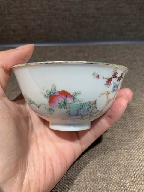 古玩陶瓷粉彩博古圖茶碗真品鑒賞圖