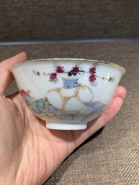 古玩陶瓷粉彩博古圖茶碗真品鑒賞圖