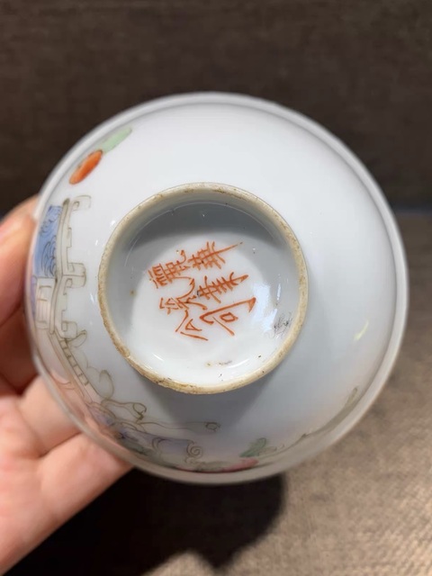 古玩陶瓷粉彩博古圖茶碗真品鑒賞圖