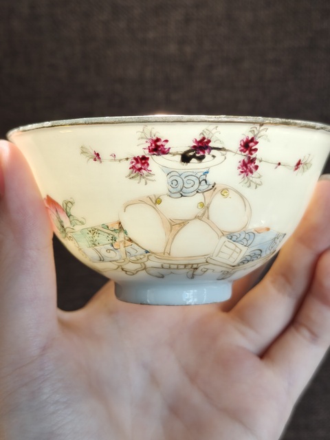 古玩陶瓷粉彩博古圖茶碗真品鑒賞圖