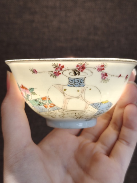 古玩陶瓷粉彩博古圖茶碗真品鑒賞圖