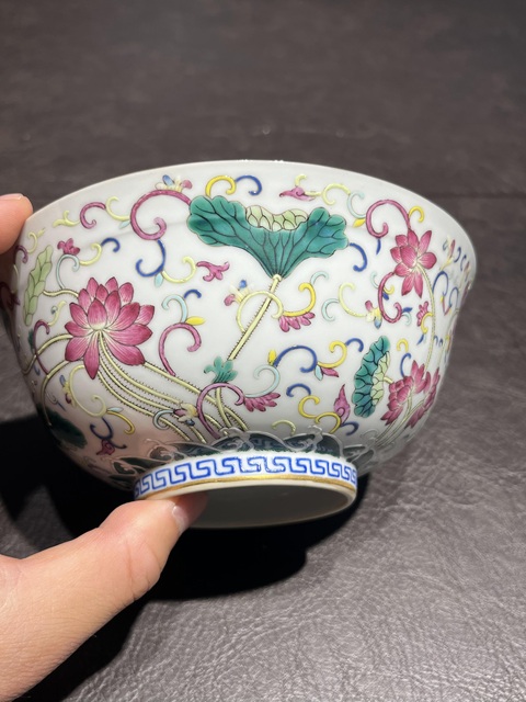 古玩陶瓷內青花外粉彩荷花碗真品鑒賞圖