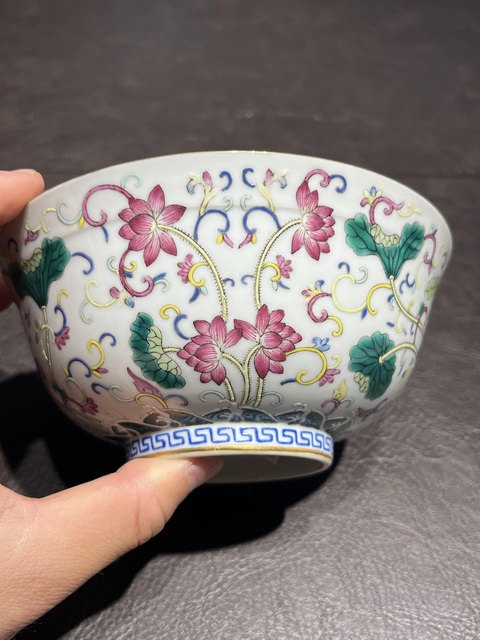 古玩陶瓷內青花外粉彩荷花碗真品鑒賞圖