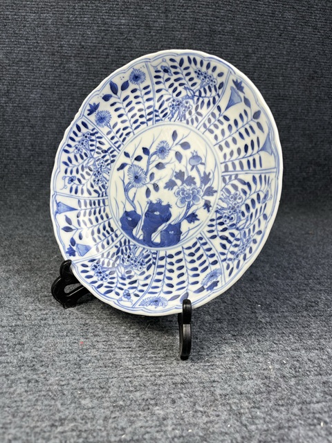 古玩陶瓷青花開窗洞石花卉紋盤拍賣,當前價格1388元
