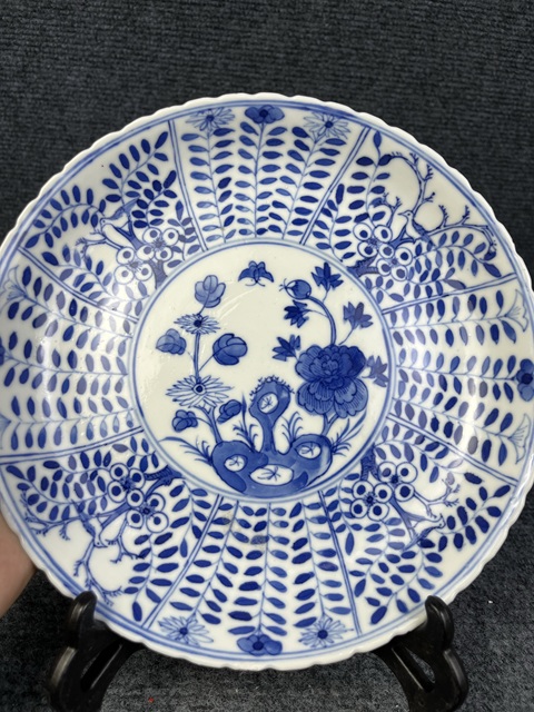 古玩陶瓷青花開窗洞石花卉紋盤拍賣,當前價格1388元