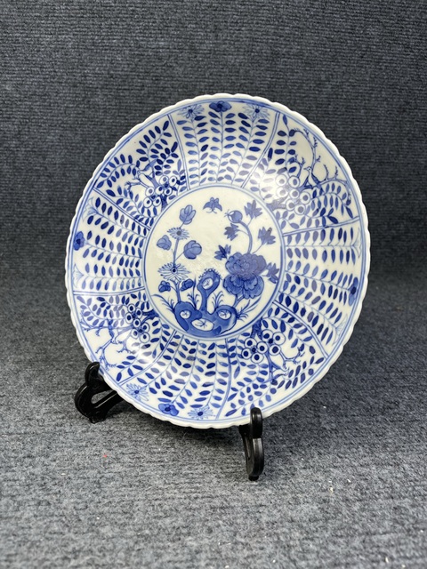 古玩陶瓷青花開窗洞石花卉紋盤拍賣,當前價格1388元