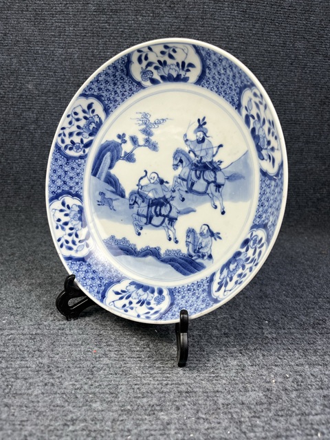 古玩陶瓷康熙青花狩獵圖紋盤拍賣，當(dāng)前價(jià)格4588元