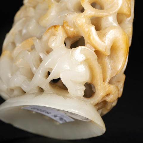 古玩玉器白玉龍紋爐頂真品鑒賞圖