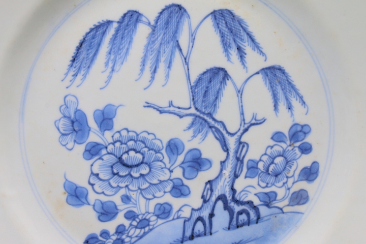 古玩陶瓷清乾隆·青花楊柳牡丹紋折沿盤拍賣，當前價格136元
