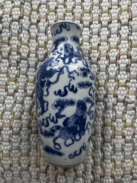 古玩陶瓷獅紋青花瓶真品鑒賞圖