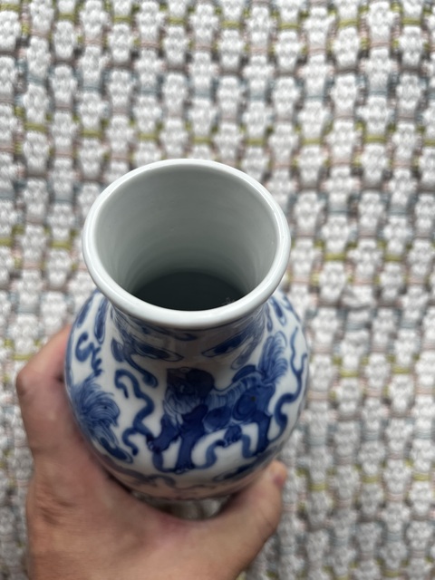 古玩陶瓷獅紋青花瓶真品鑒賞圖
