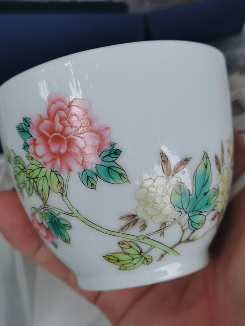 古玩陶瓷粉彩花卉紋杯碟一套真品鑒賞圖