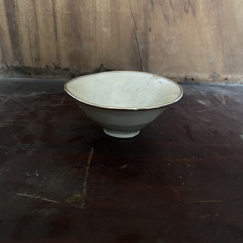 古玩陶瓷青白釉刻水波紋茶盞真品鑒賞圖