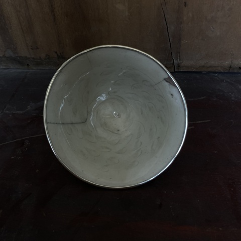 古玩陶瓷青白釉刻水波紋茶盞真品鑒賞圖