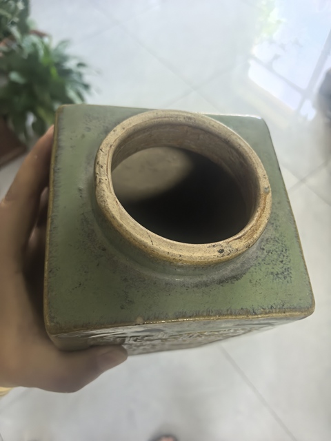 古玩陶瓷綠釉萬字紋琮式瓶真品鑒賞圖