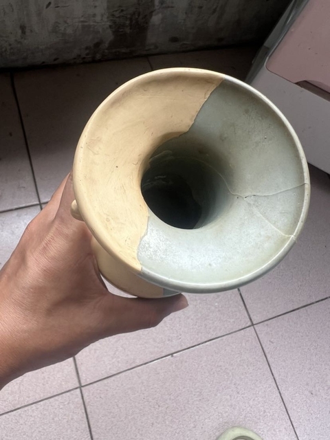 古玩陶瓷龍泉瓶真品鑒賞圖