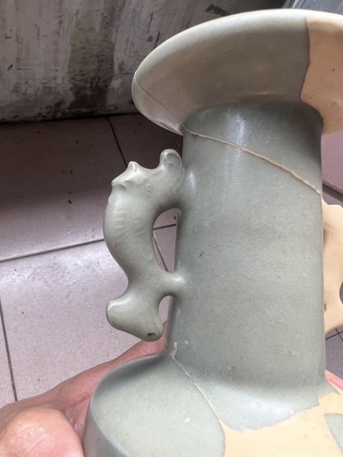 古玩陶瓷龍泉瓶真品鑒賞圖