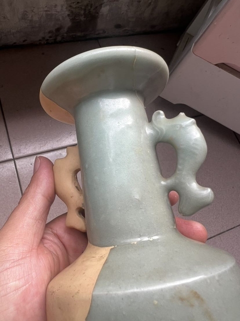 古玩陶瓷龍泉瓶真品鑒賞圖