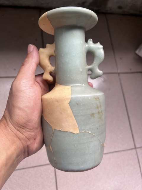 古玩陶瓷龍泉瓶真品鑒賞圖