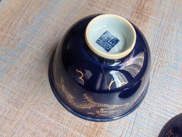 古玩陶瓷祭藍(lán)釉描金蓋碗真品鑒賞圖