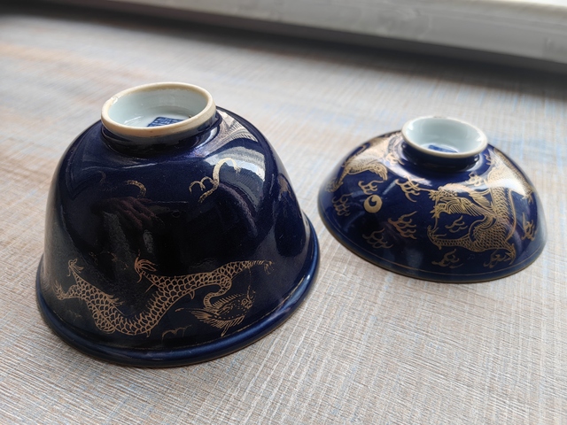 古玩陶瓷祭藍(lán)釉描金蓋碗真品鑒賞圖