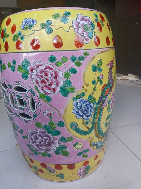 古玩陶瓷粉彩鳳凰牡丹花紋繡墩真品鑒賞圖