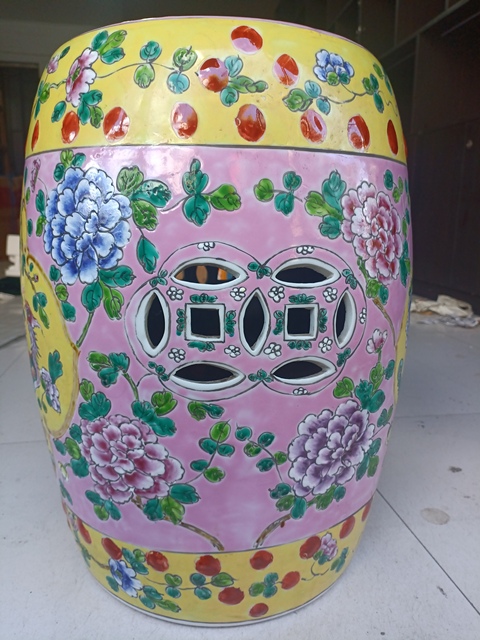 古玩陶瓷粉彩鳳凰牡丹花紋繡墩真品鑒賞圖