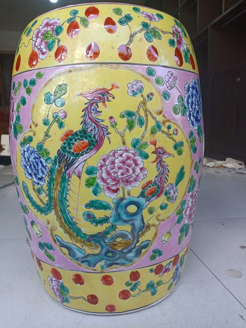 古玩陶瓷粉彩鳳凰牡丹花紋繡墩真品鑒賞圖