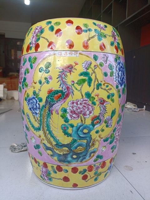 古玩陶瓷粉彩鳳凰牡丹花紋繡墩真品鑒賞圖