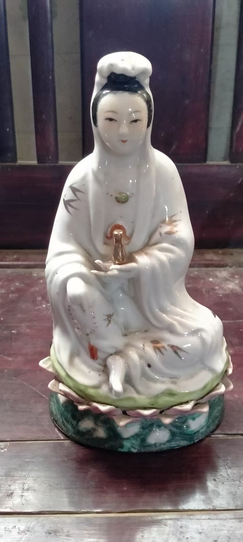 古玩陶瓷粉彩觀音造像真品鑒賞圖