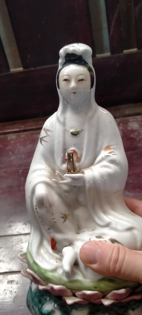 古玩陶瓷粉彩觀音造像真品鑒賞圖