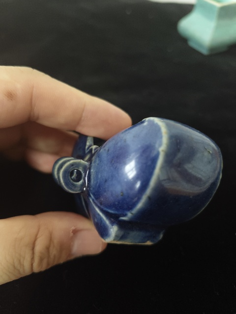 古玩陶瓷霽藍釉蝶型鳥食罐真品鑒賞圖