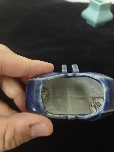 古玩陶瓷霽藍釉蝶型鳥食罐真品鑒賞圖